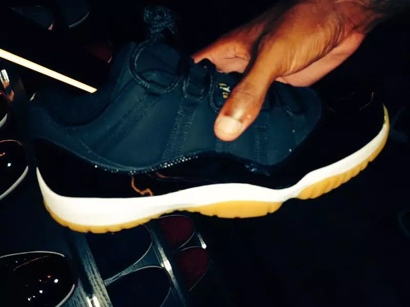 Air Jordan 11 Low Black Gummi