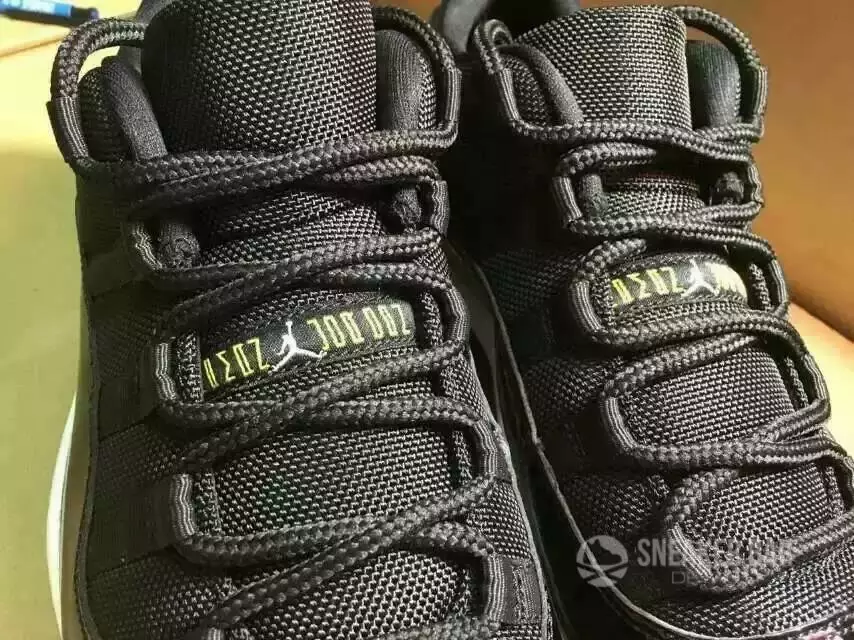 Air Jordan 11 Retro Düşük Siyah Sakız