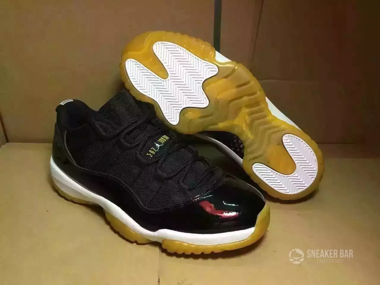 Air Jordan 11 რეტრო დაბალი შავი რეზინა