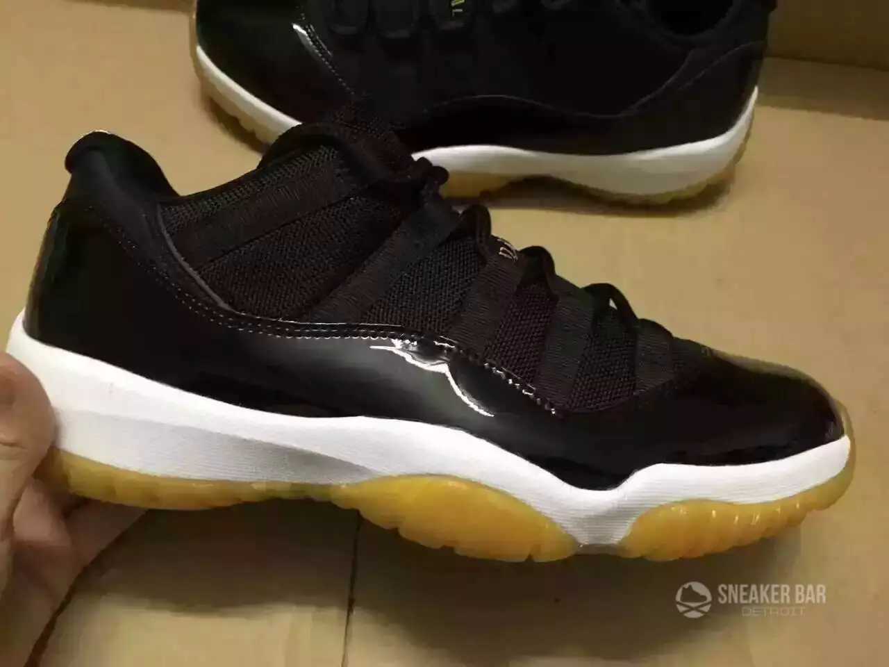 Air Jordan 11 Retro Düşük Siyah Sakız