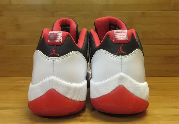 Air Jordan 11 დაბალი შავი თეთრი წითელი 2012 ნიმუში