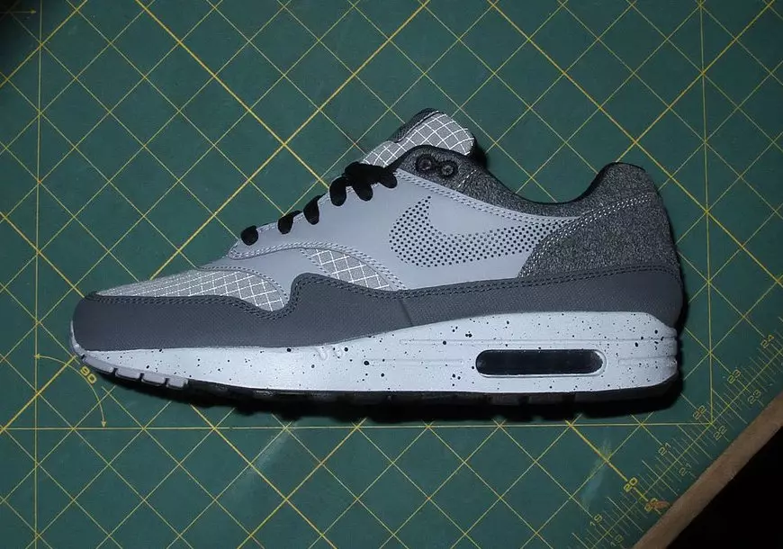 Nike Air Max 1 yirtilib ketadigan neylon ustki qismlari bilan chiqariladi