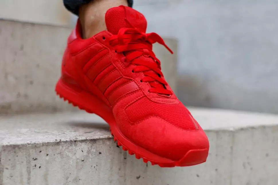 Adidas ZX 700 тройной красный