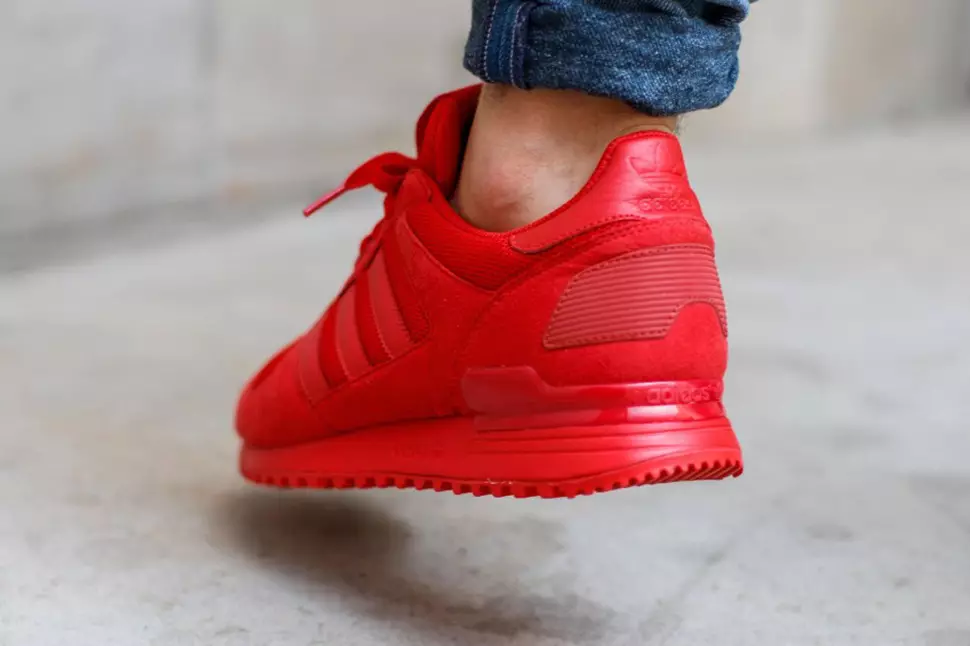 adidas ZX 700 Triple Rojas