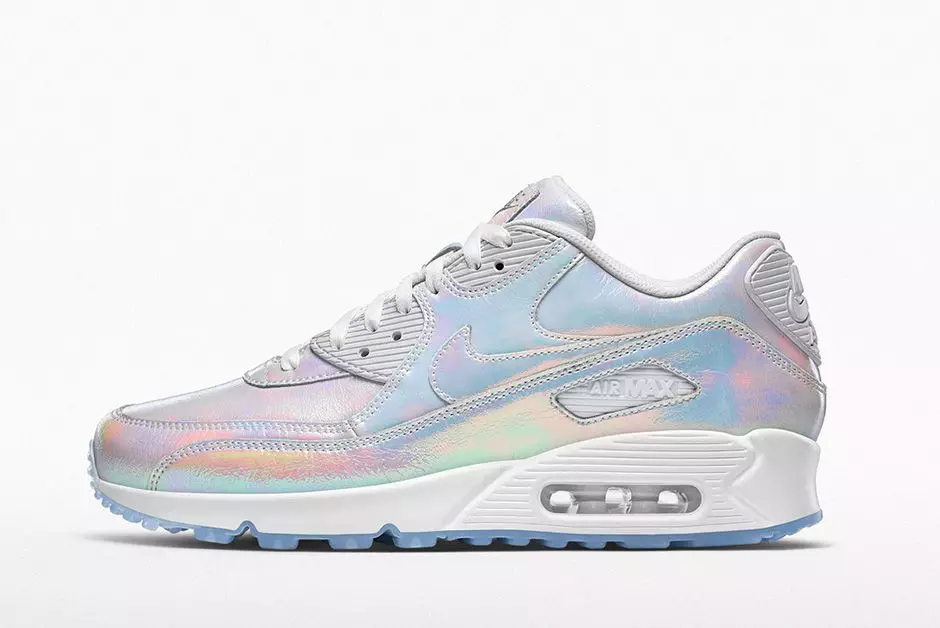 مجموعة NIKEiD NSW Iridescent