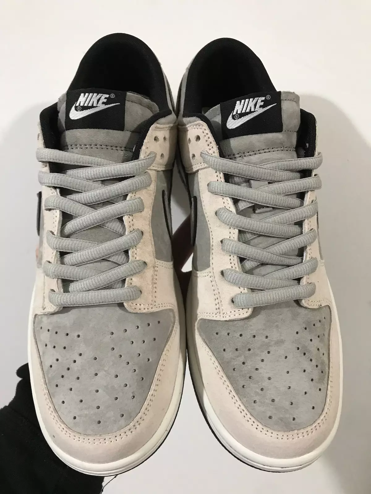 Санаи нашри Nike Dunk Low Suede Grey