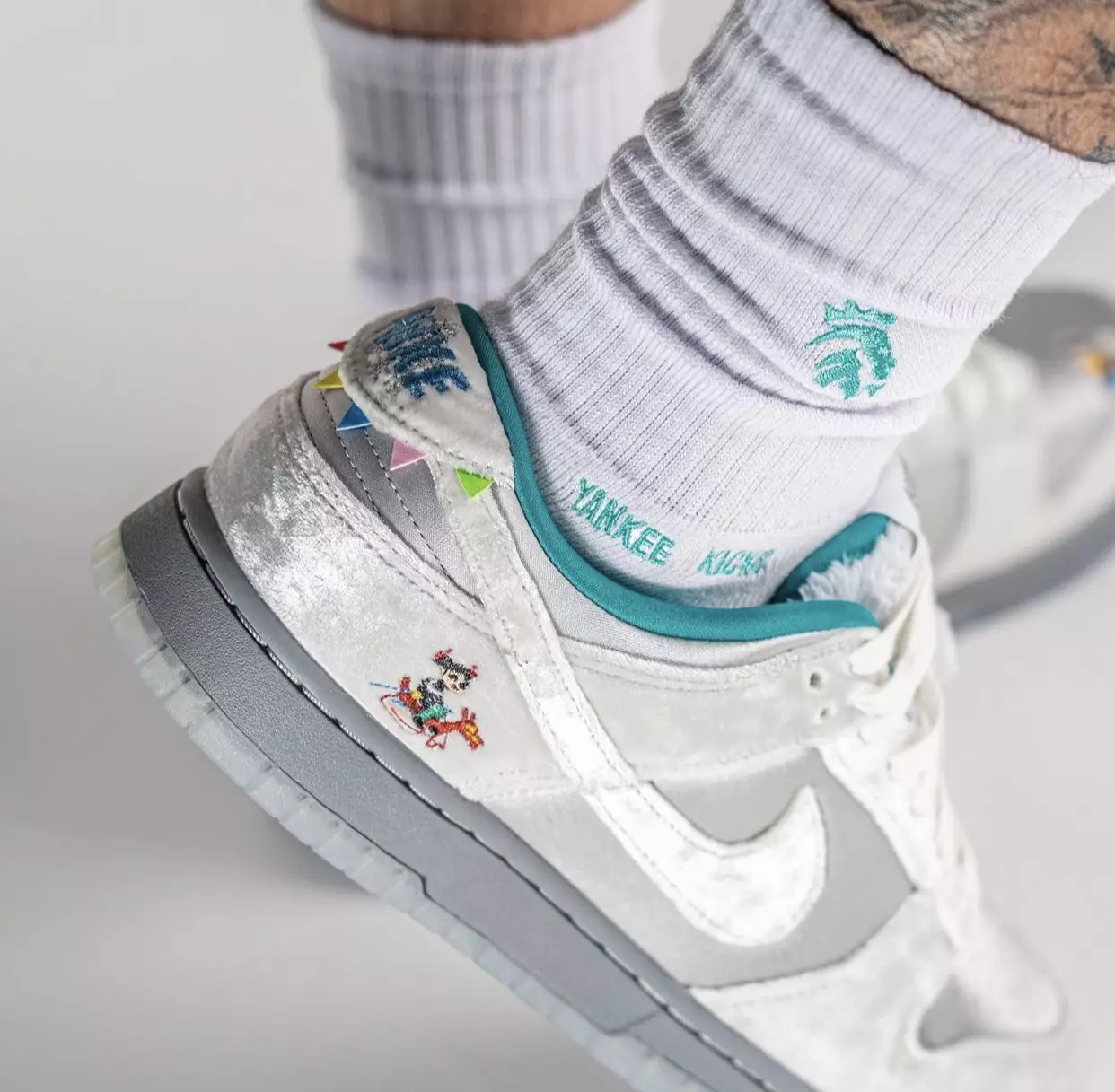 Ngày phát hành Nike Dunk Low Ice DO2326-001 On-Feet