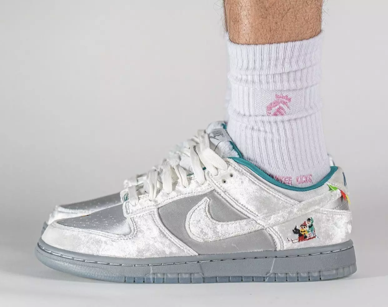 Nike Dunk Low Ice DO2326-001 Fecha de lanzamiento On-Feet