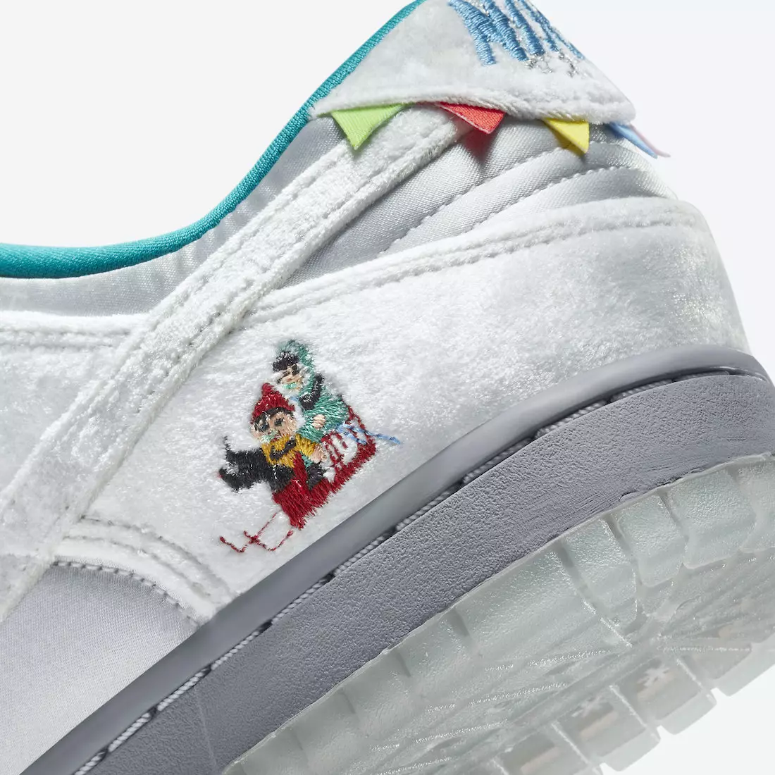 Nike Dunk Low Ice DO2326-001 Data lansării