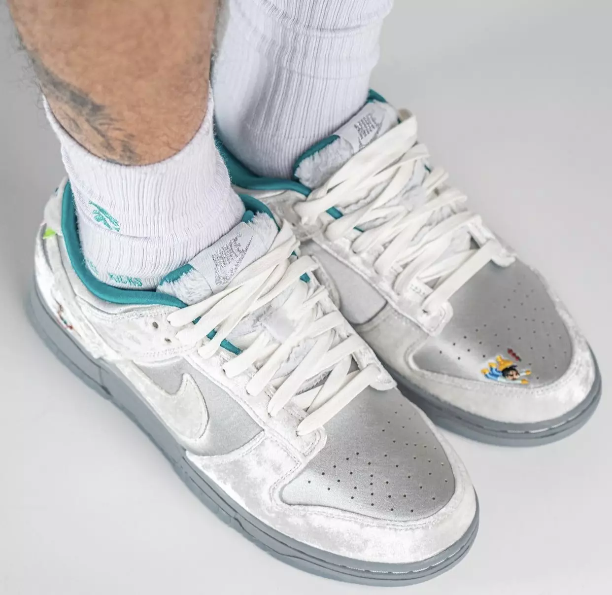 تاریخ انتشار Nike Dunk Low Ice DO2326-001 On-Feet