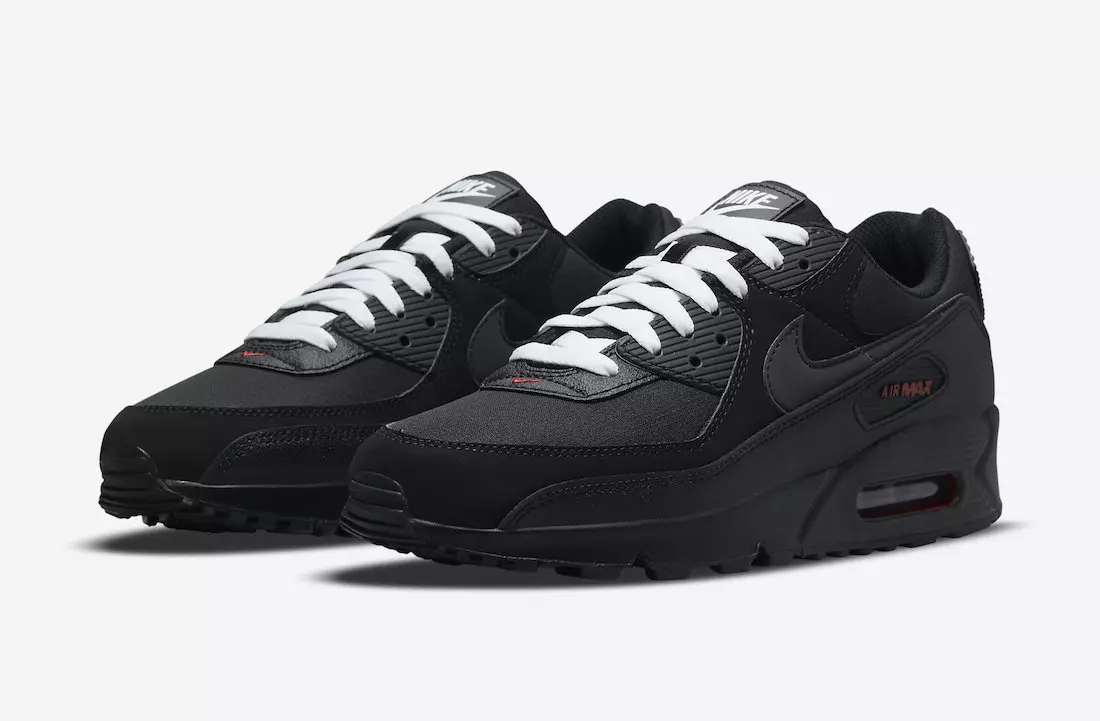 A Nike Air Max 90 klasszikus fekete, piros és fehér színben érkezik