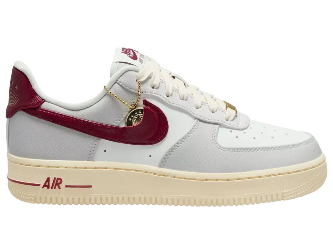 Nike Air Force 1 נידעריק פאָטאָן שטויב מאַנשאַפֿט רויט סאַמיט ווייַס מוסלין DV7584-001 מעלדונג טאָג