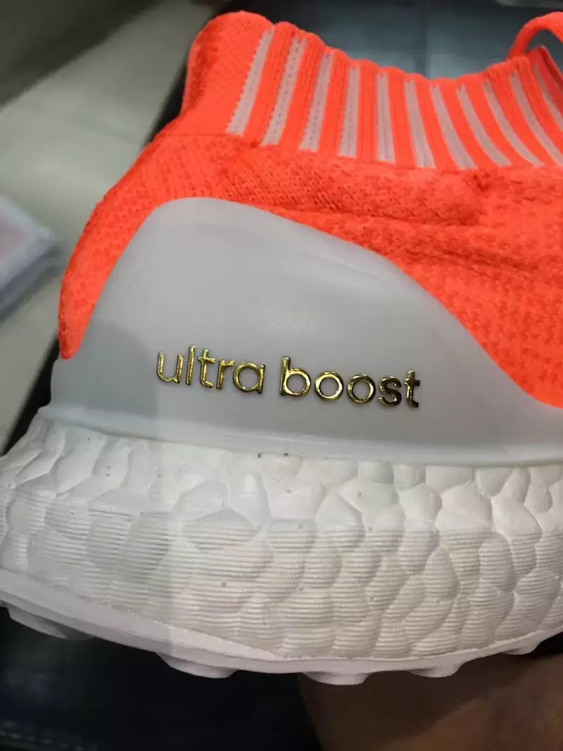 Mẫu Sherbet không viền adidas Ultra Boost màu cam