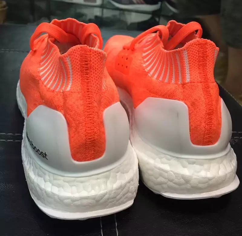 Pomarańczowy adidas Ultra Boost Uncaged Sample Sherbet