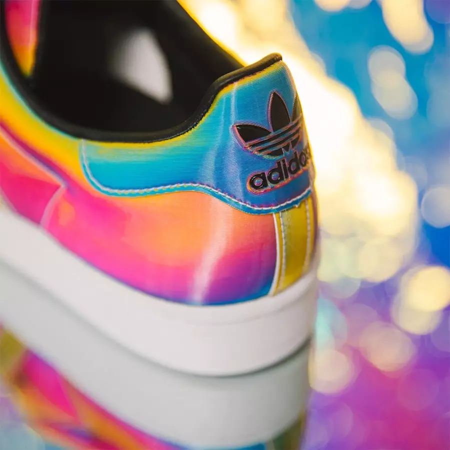 Datum vydání adidas Superstar Iridescent FX7779