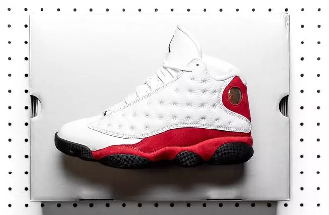 Air Jordan 13 OG White Team Red Disponibel