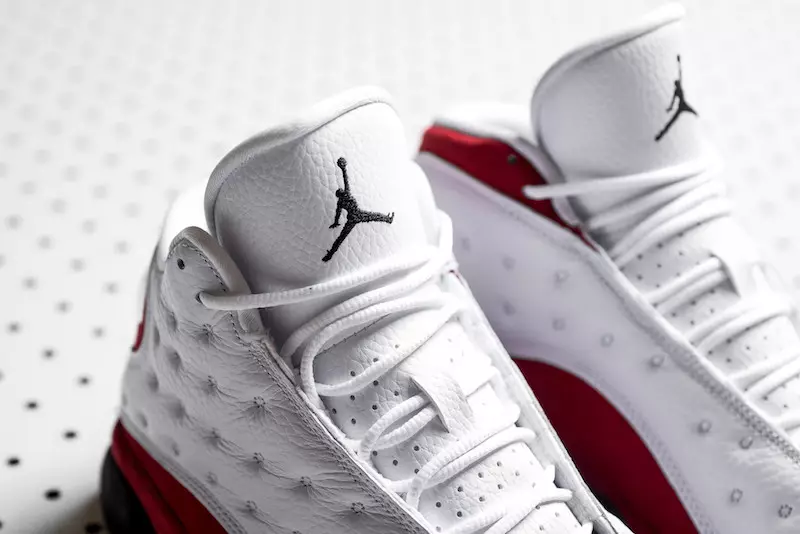 Достапно е Air Jordan 13 OG White Team Red