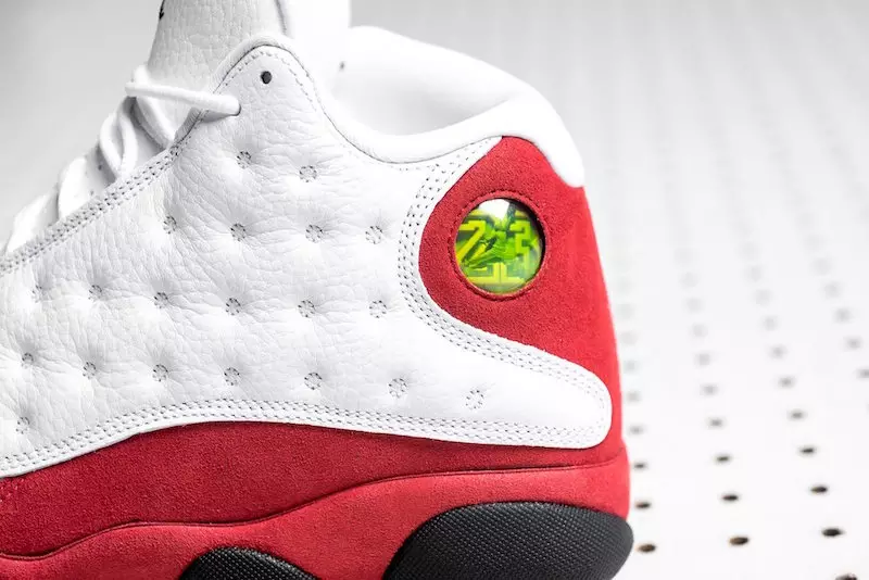 Доступны кроссовки Air Jordan 13 OG White Team Red