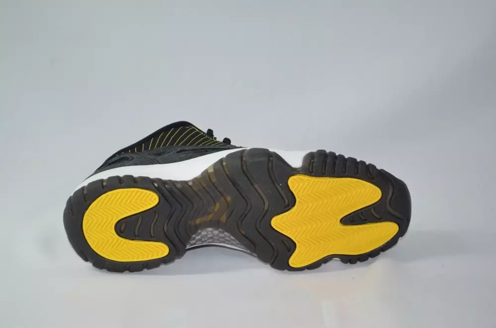 Air Jordan 11 Low IE Black Zest