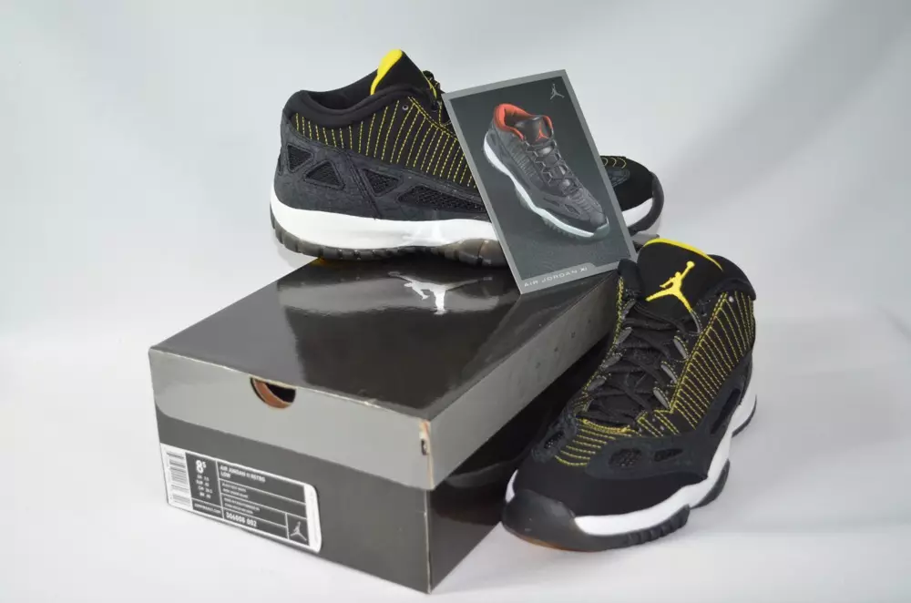 Air Jordan 11 Low IE Black Zest