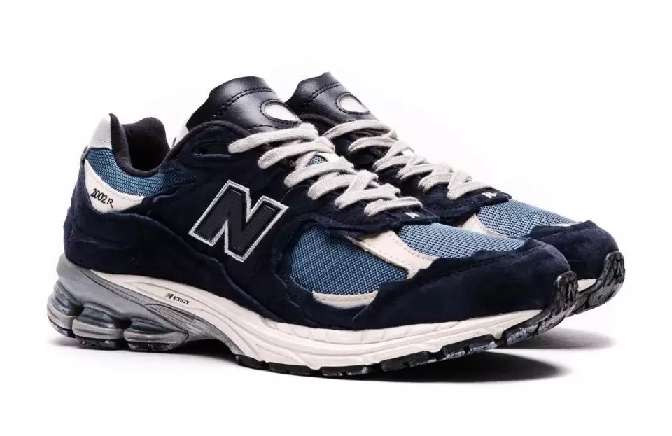 New Balance 2002R Рафинирано Future Protection Pig Suede Dark Navy Датум на издавање