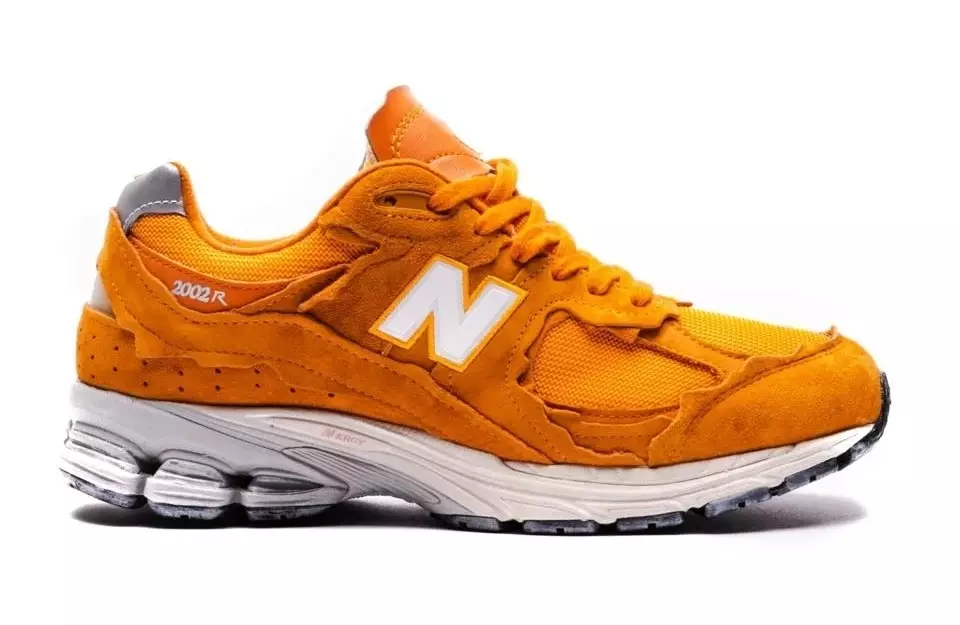 New Balance 2002R Raffinata Future Protection Pig Suede Orange Data di rilascio