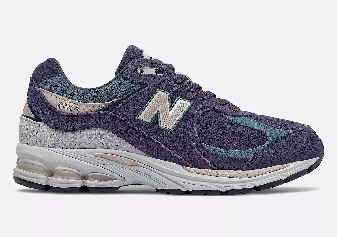 New Balance 2002R saabub filmis "Night Tide"