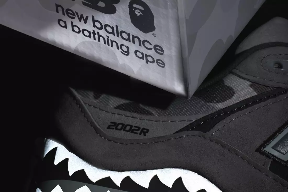 תאריך היציאה של BAPE New Balance 2002R