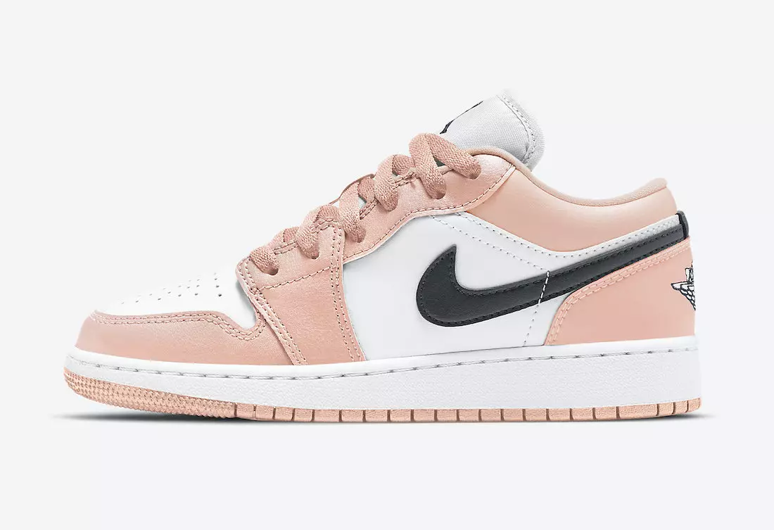 Oficiální fotografie Air Jordan 1 Low GS „Light Arctic Pink“