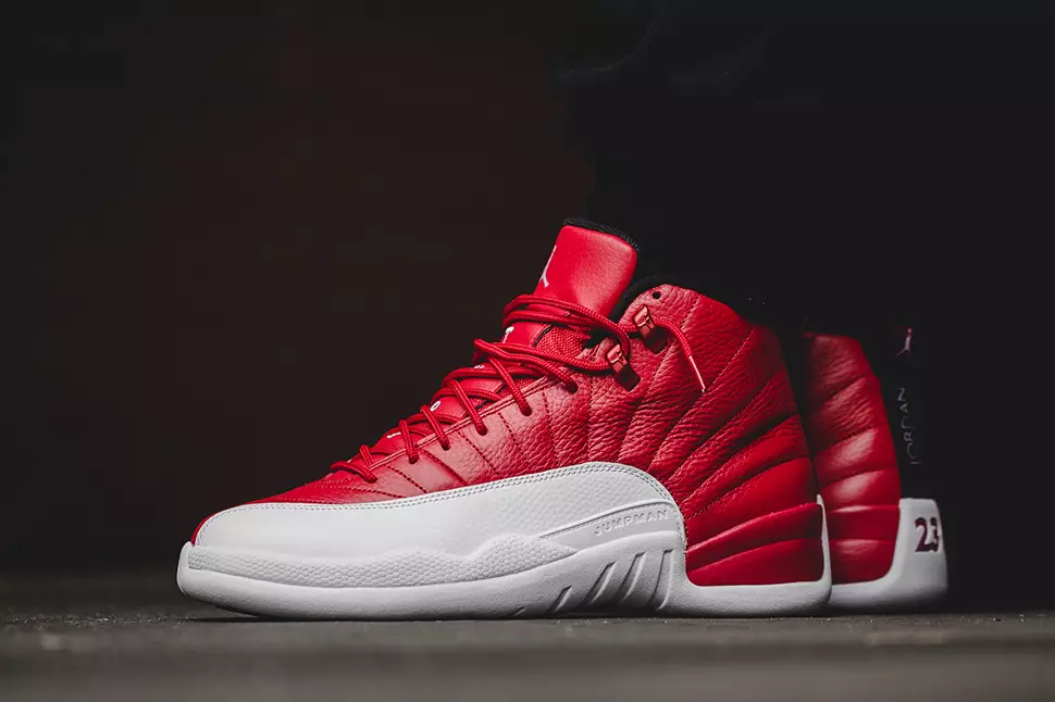 Air Jordan 12 толори сурх алтернативии Сафед сиёҳ