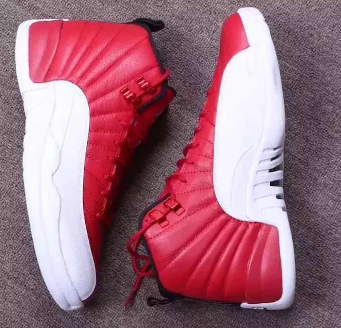 အားကစားရုံ Red White Air Jordan 12 2016