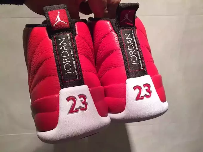 Aħmar abjad Air Jordan 12