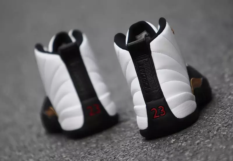 Air Jordan 12 Taxi Pakkett tas-Sena l-Ġdida Ċiniża