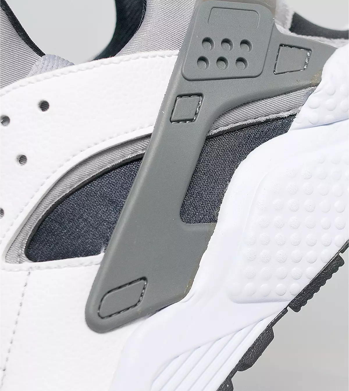 Nike-Air-Huarache-white-wolf-grey-black-2