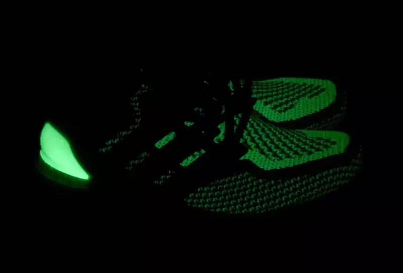 أديداس Ultra Boost Glow in the Dark