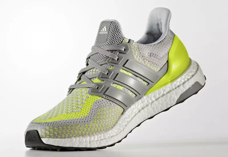 Adidas Treisiú Ultra Glow sa Dorchadas