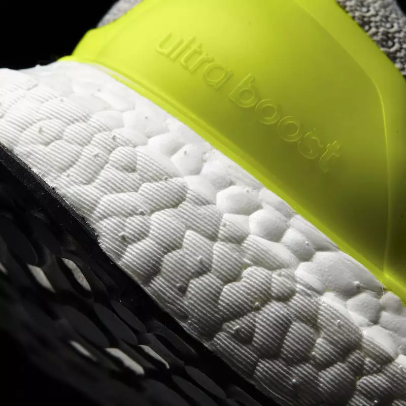 أديداس Ultra Boost Glow in the Dark