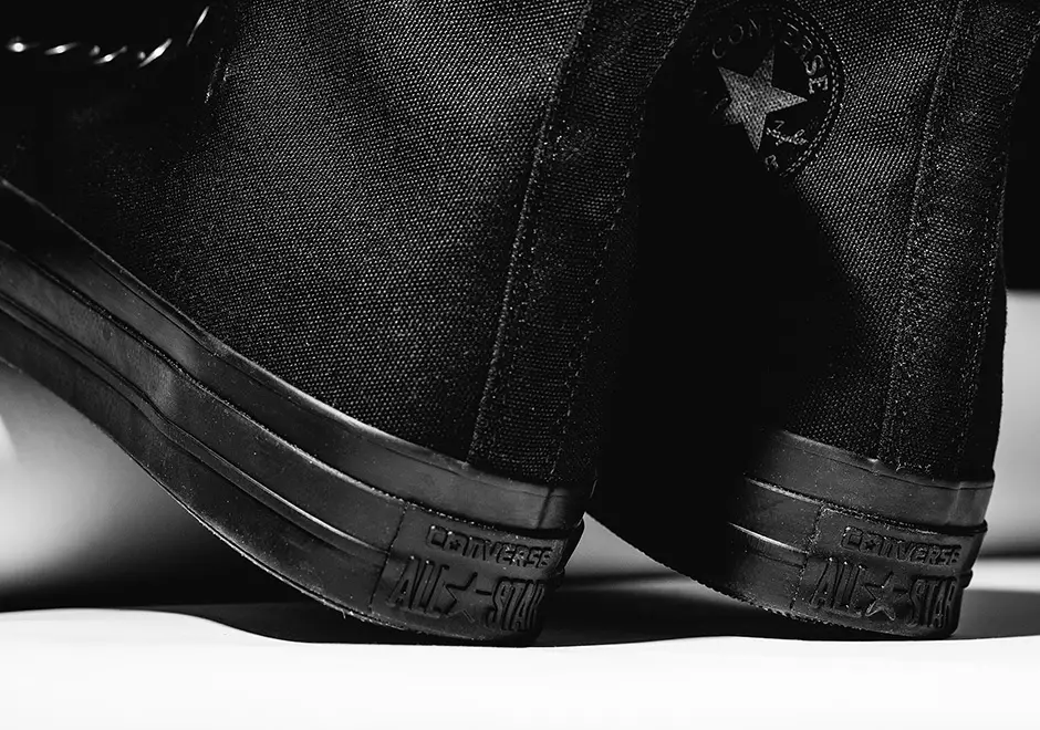 Zungumza na Chuck Taylor Triple Black Pack