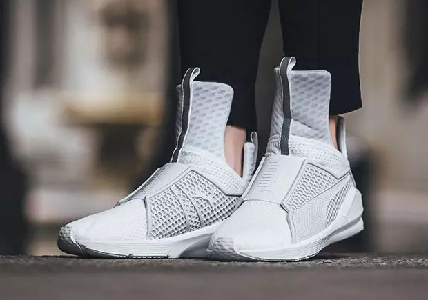 Rihanna PUMA Fenty-trainer op voeten