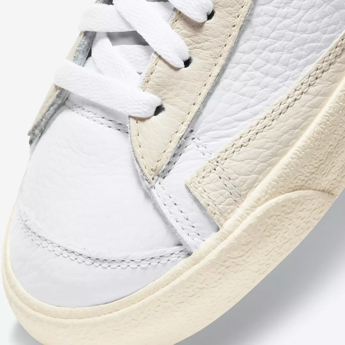 Nike Blazer Mid Shtrixli DD6621-100 Chiqarilgan Sana