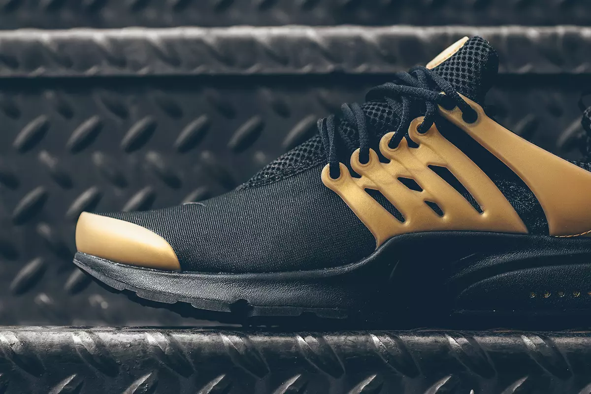 Nike Air Presto Essential црно металик злато