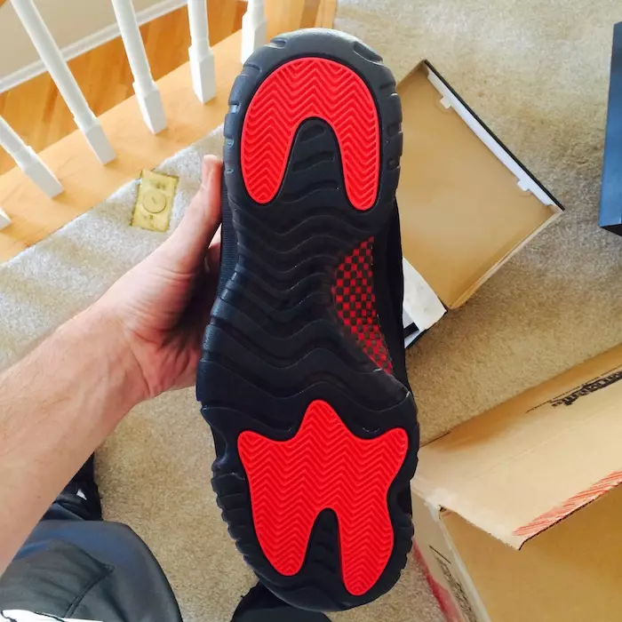 Rozhodca Air Jordan 11 IE Low 2015