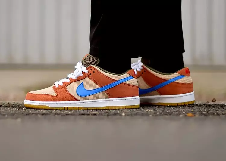 Nike SB дадае вельвет да Dunk Low