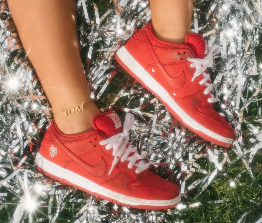 Ragazze Dont Cry Nike SB Dunk Low Rosse Data di rilascio