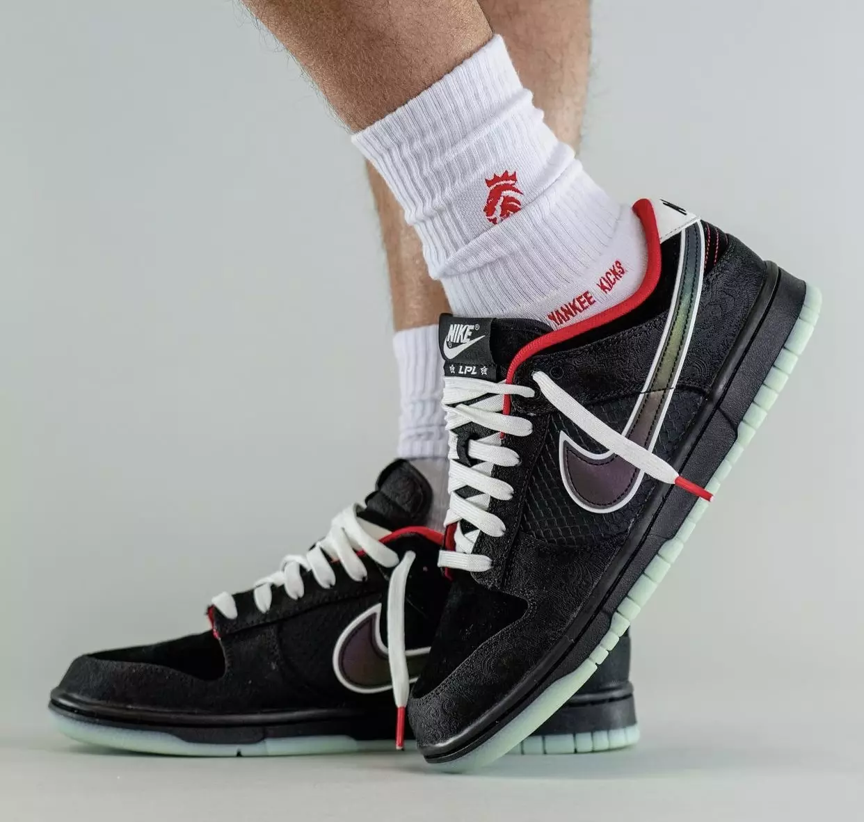 League of Legends LPL Nike Dunk Low DO2327-011 izlaišanas datums uz kājām