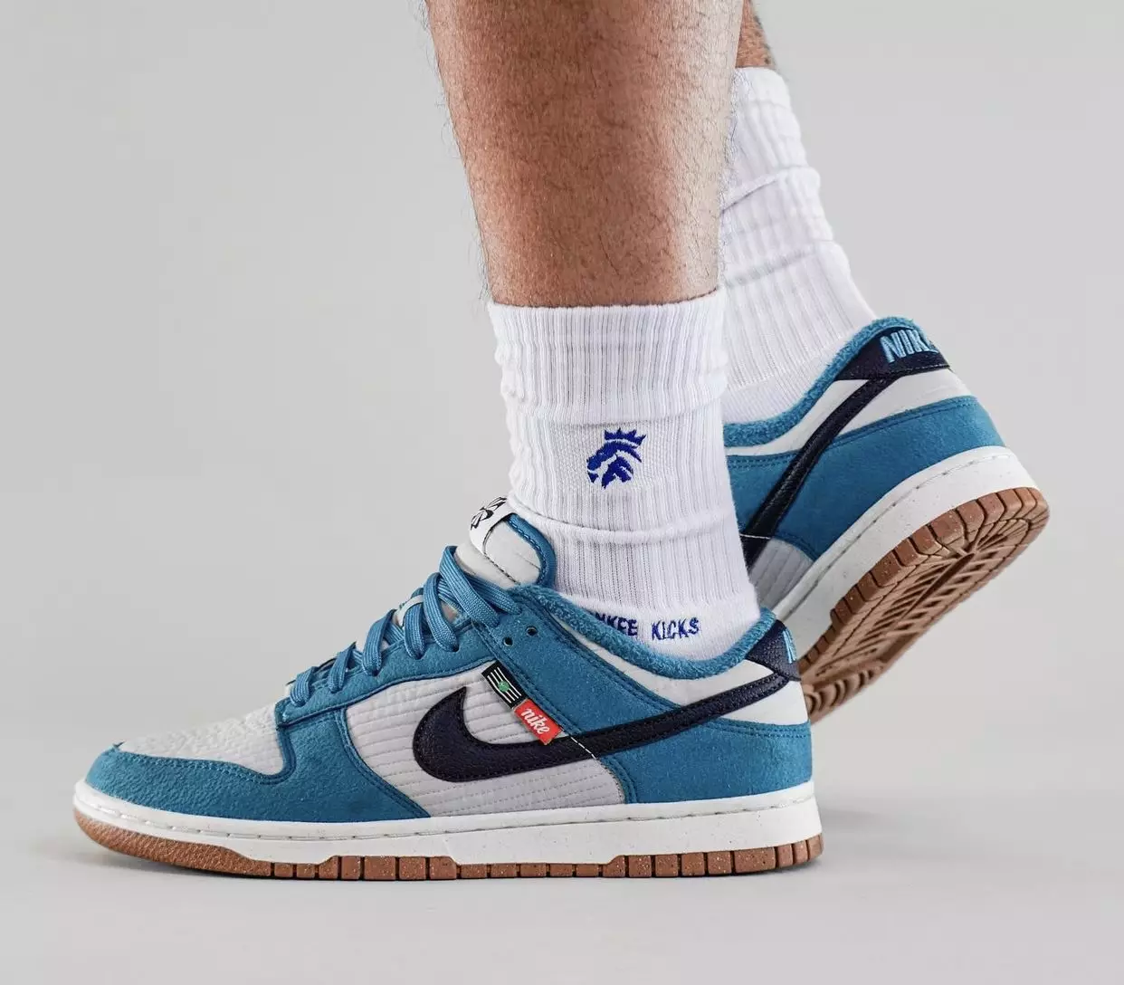 Nike Dunk Low Toasty Rift Blue DD3358-400 תאריך שחרור על הרגליים