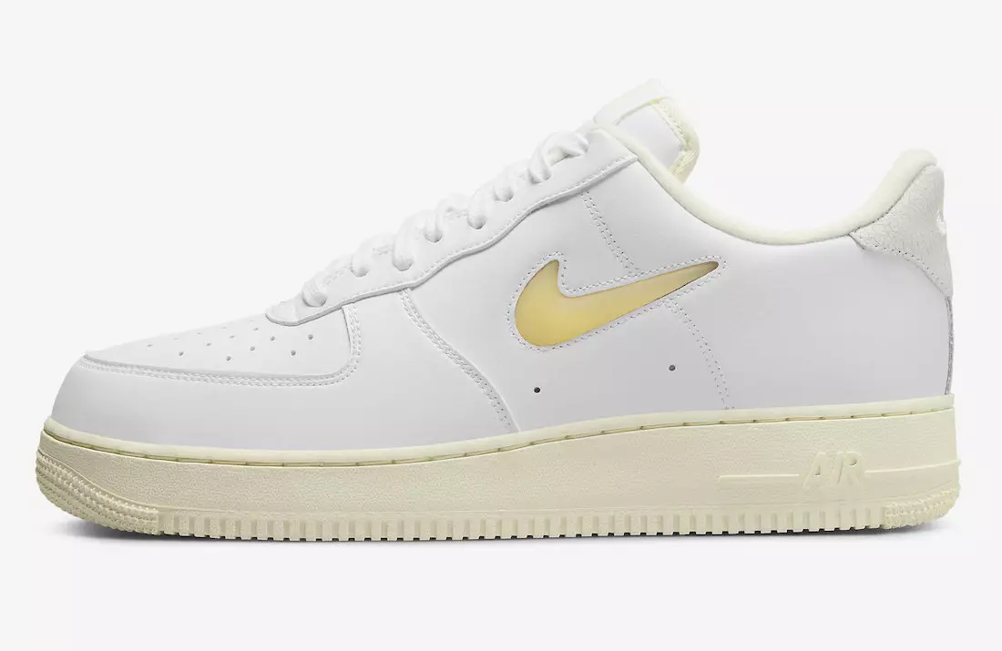 Nike Air Force 1 07 LX Pale Vanilla Coconut Milk DC8894-100 Ngày phát hành