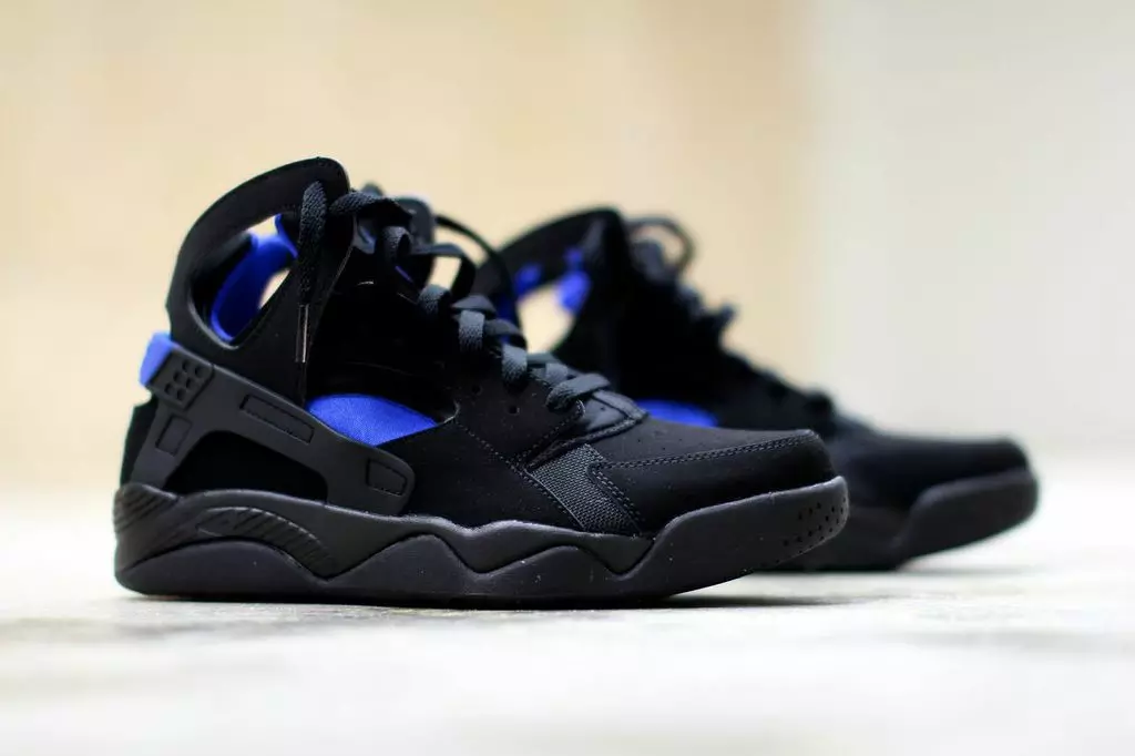 Датум на објавување на Nike Air Flight Huarache „OG Black“.