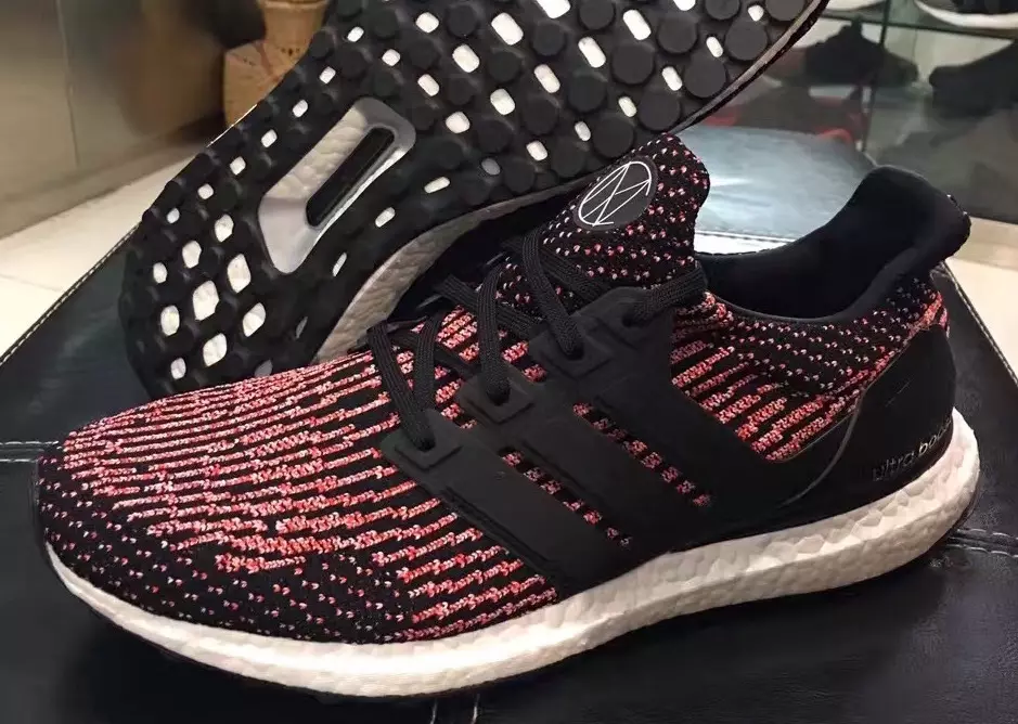 Ба adidas Ultra Boost нигаред