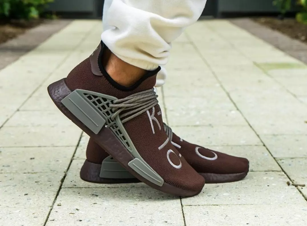 Pharrell adidas NMD Hu Chocolate GY0090 Megjelenés dátuma lábon